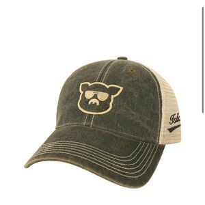 Islander pig Tucker hat